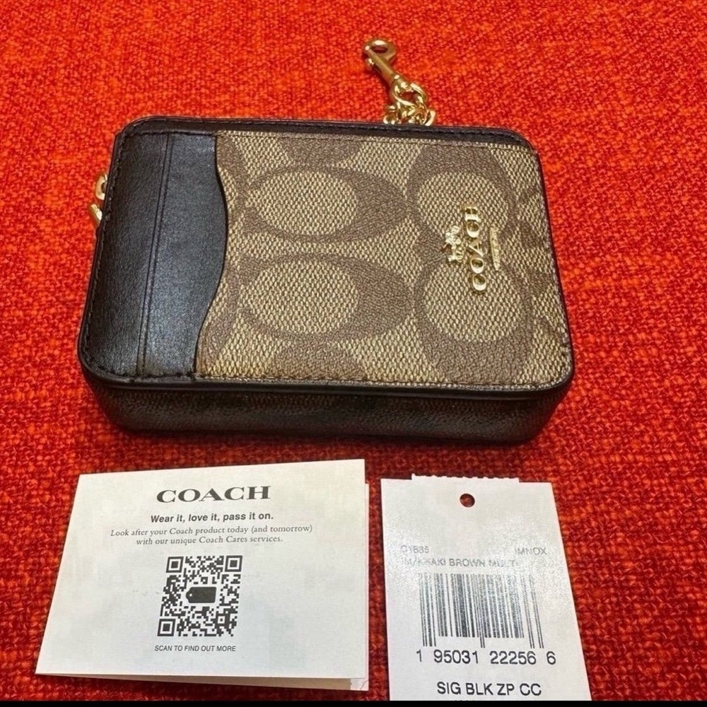 ❤️❤️❤️Authentic Coach zip card case/Gold tone hardware ❤️❤️❤️